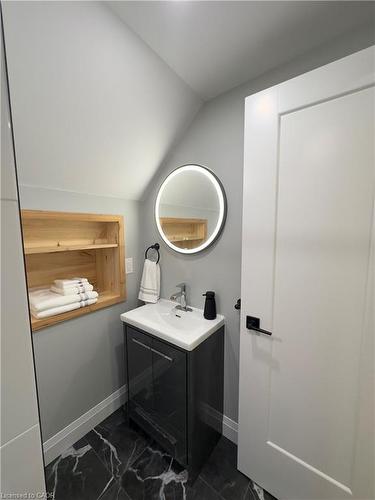 232 Rodgers Road, Hamilton, ON - Indoor Photo Showing Bathroom