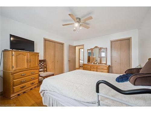 172 Abraham Street, Cambridge, ON - Indoor Photo Showing Bedroom