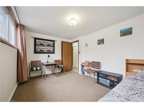 172 Abraham Street, Cambridge, ON - Indoor Photo Showing Bedroom