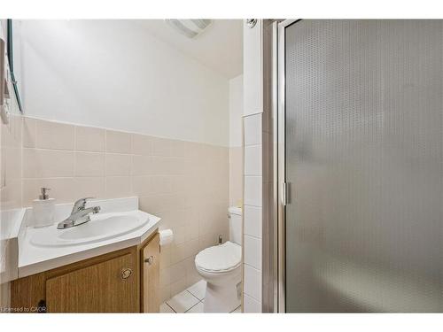 172 Abraham Street, Cambridge, ON - Indoor Photo Showing Bathroom