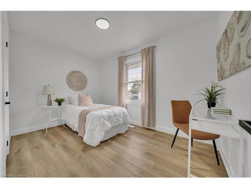 1717 Severn Avenue, Cambridge, ON - Indoor Photo Showing Bedroom