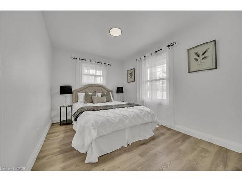 1717 Severn Avenue, Cambridge, ON - Indoor Photo Showing Bedroom