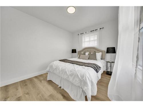 1717 Severn Avenue, Cambridge, ON - Indoor Photo Showing Bedroom