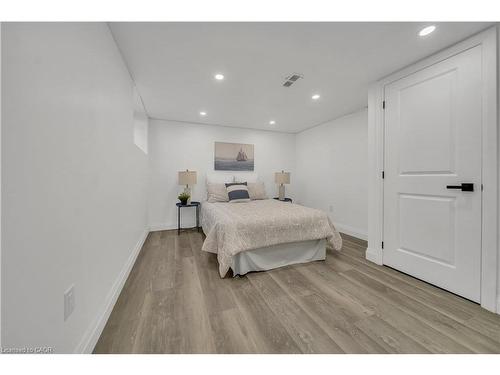 1717 Severn Avenue, Cambridge, ON - Indoor Photo Showing Bedroom