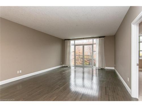 211-165 Duke Street E, Kitchener, ON - Indoor Photo Showing Other Room