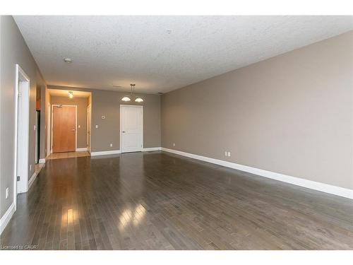 211-165 Duke Street E, Kitchener, ON - Indoor Photo Showing Other Room