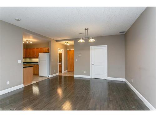 211-165 Duke Street E, Kitchener, ON - Indoor