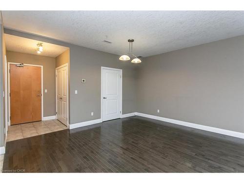 211-165 Duke Street E, Kitchener, ON - Indoor Photo Showing Other Room