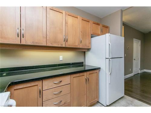 211-165 Duke Street E, Kitchener, ON - Indoor Photo Showing Kitchen