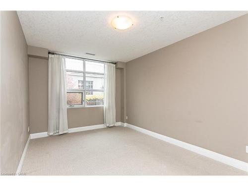 211-165 Duke Street E, Kitchener, ON - Indoor Photo Showing Other Room