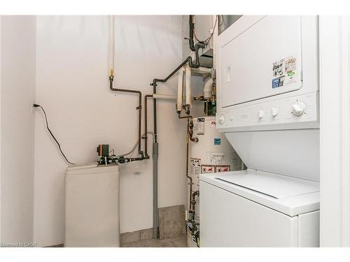 211-165 Duke Street E, Kitchener, ON - Indoor Photo Showing Laundry Room