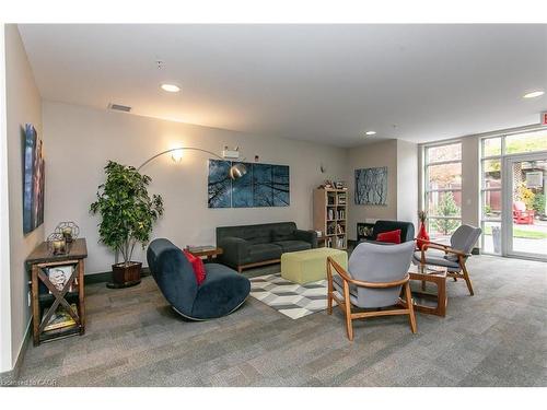 211-165 Duke Street E, Kitchener, ON - Indoor