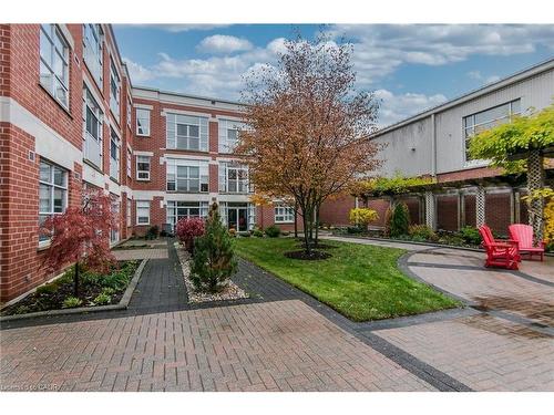 211-165 Duke Street E, Kitchener, ON - Outdoor