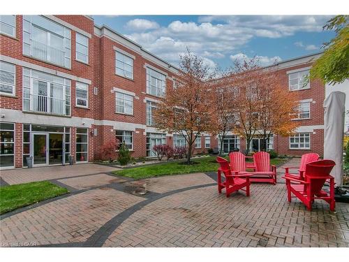 211-165 Duke Street E, Kitchener, ON - Outdoor