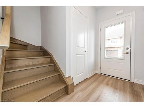 28-205 Thames Way, Hamilton, ON - Indoor Photo Showing Other Room