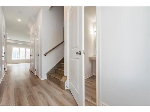 28-205 Thames Way, Hamilton, ON - Indoor Photo Showing Other Room