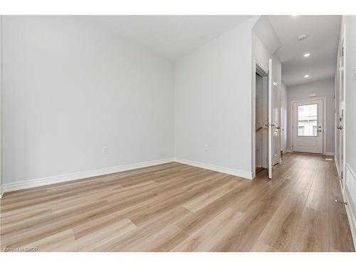 28-205 Thames Way, Hamilton, ON - Indoor Photo Showing Other Room