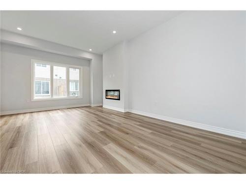 28-205 Thames Way, Hamilton, ON - Indoor Photo Showing Other Room