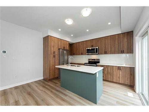 28-205 Thames Way, Hamilton, ON - Indoor Photo Showing Kitchen With Stainless Steel Kitchen