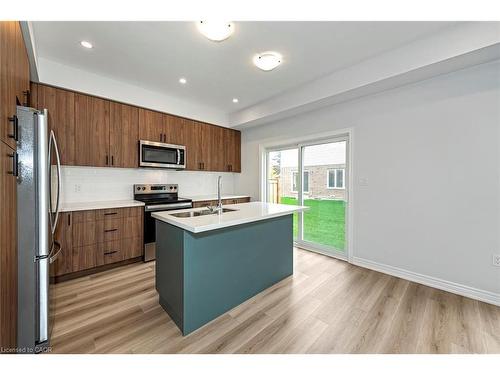 28-205 Thames Way, Hamilton, ON - Indoor Photo Showing Kitchen With Stainless Steel Kitchen With Double Sink