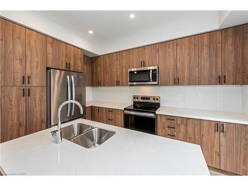 28-205 Thames Way, Hamilton, ON - Indoor Photo Showing Kitchen With Stainless Steel Kitchen With Double Sink