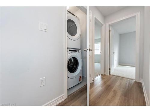 28-205 Thames Way, Hamilton, ON - Indoor Photo Showing Laundry Room