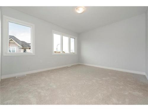 28-205 Thames Way, Hamilton, ON - Indoor Photo Showing Other Room