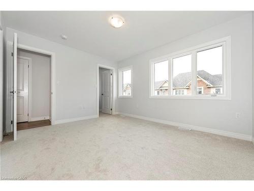 28-205 Thames Way, Hamilton, ON - Indoor Photo Showing Other Room