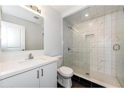 28-205 Thames Way, Hamilton, ON - Indoor Photo Showing Bathroom