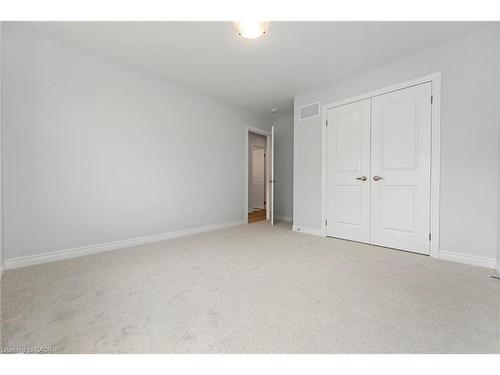 28-205 Thames Way, Hamilton, ON - Indoor Photo Showing Other Room