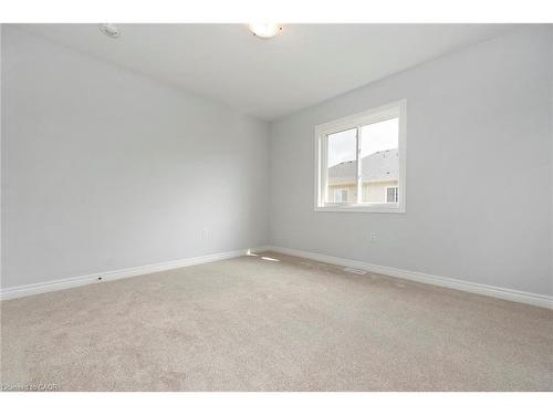 28-205 Thames Way, Hamilton, ON - Indoor Photo Showing Other Room