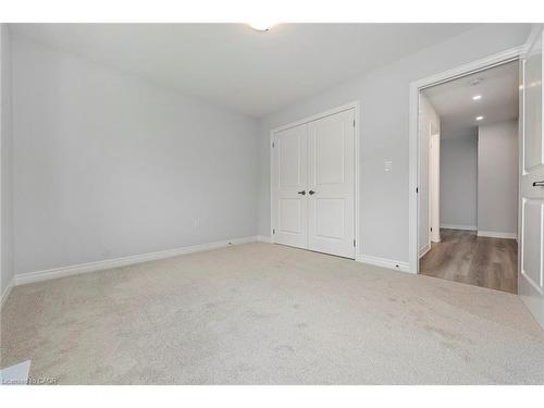 28-205 Thames Way, Hamilton, ON - Indoor Photo Showing Other Room