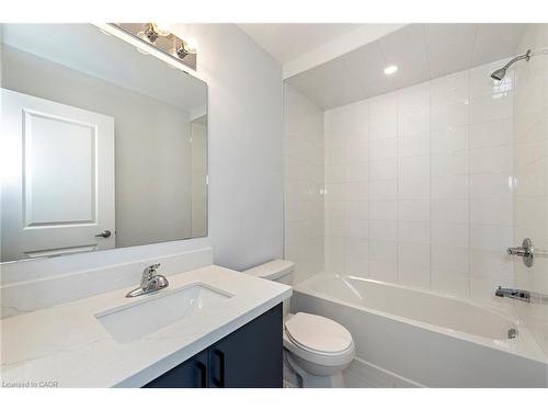 28-205 Thames Way, Hamilton, ON - Indoor Photo Showing Bathroom