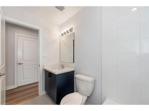 28-205 Thames Way, Hamilton, ON - Indoor Photo Showing Bathroom