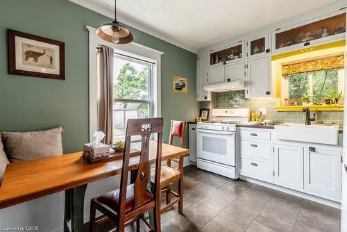 210 Charlton Avenue E, Hamilton, ON - Indoor