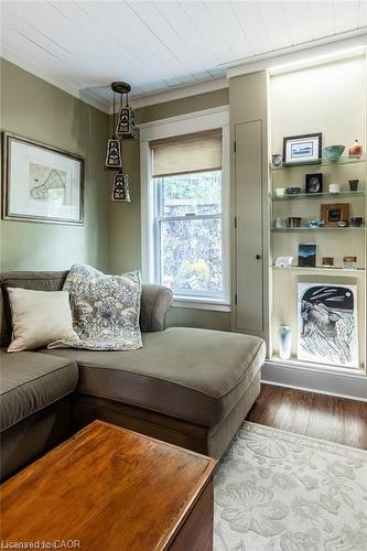 210 Charlton Avenue E, Hamilton, ON - Indoor Photo Showing Bedroom