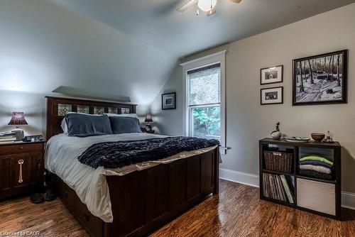 210 Charlton Avenue E, Hamilton, ON - Indoor Photo Showing Bedroom