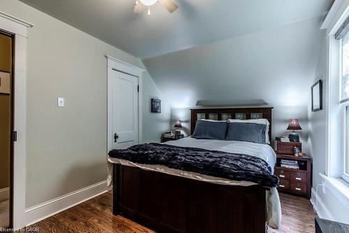 210 Charlton Avenue E, Hamilton, ON - Indoor Photo Showing Bedroom