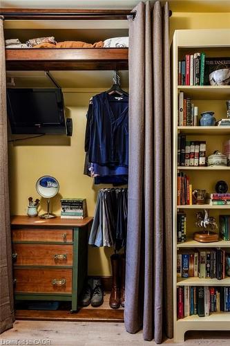 210 Charlton Avenue E, Hamilton, ON - Indoor With Storage