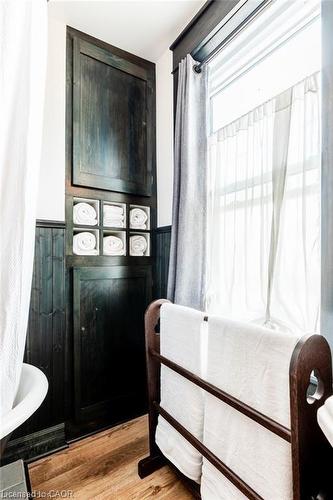 210 Charlton Avenue E, Hamilton, ON - Indoor