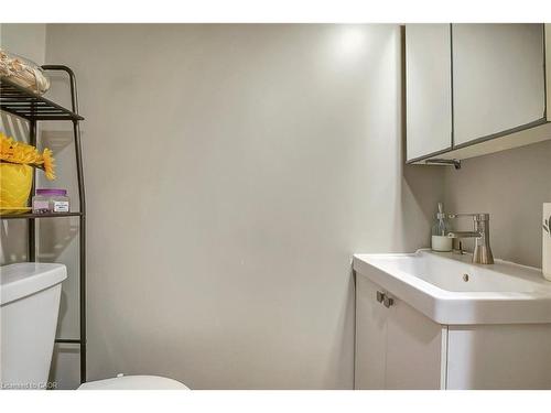 10-201 Silvercreek Parkway N, Guelph, ON - Indoor Photo Showing Bathroom