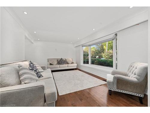 11 George Street, Grimsby, ON - Indoor Photo Showing Living Room