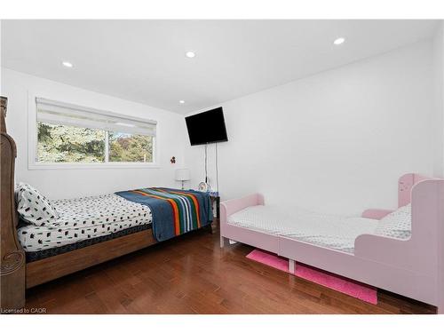 11 George Street, Grimsby, ON - Indoor Photo Showing Bedroom