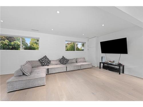 11 George Street, Grimsby, ON - Indoor Photo Showing Living Room