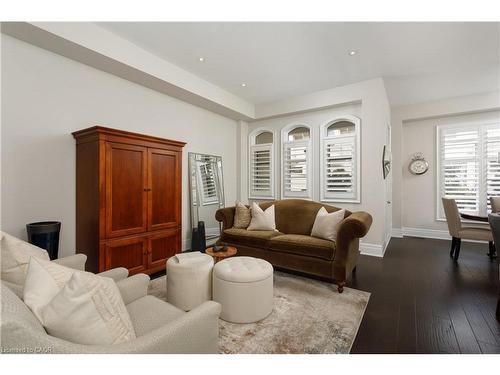251 Hanover Street, Oakville, ON - Indoor Photo Showing Living Room