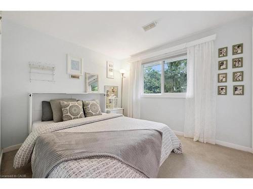 4 Berkley Place, Guelph, ON - Indoor Photo Showing Bedroom