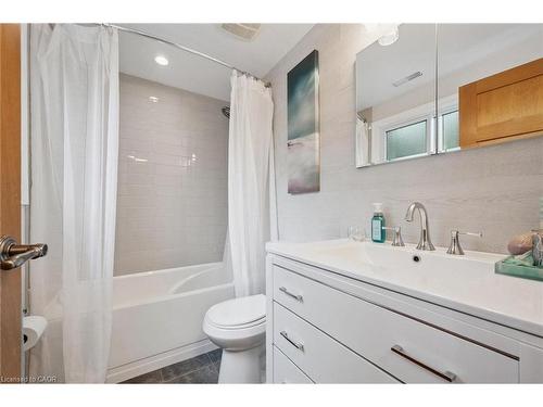 4 Berkley Place, Guelph, ON - Indoor Photo Showing Bathroom