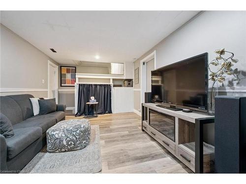 4 Berkley Place, Guelph, ON - Indoor Photo Showing Living Room