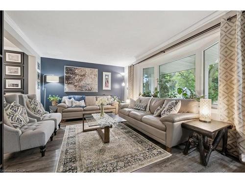 4 Berkley Place, Guelph, ON - Indoor Photo Showing Living Room
