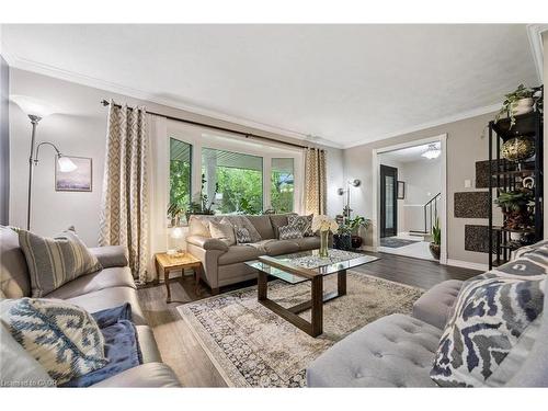 4 Berkley Place, Guelph, ON - Indoor Photo Showing Living Room